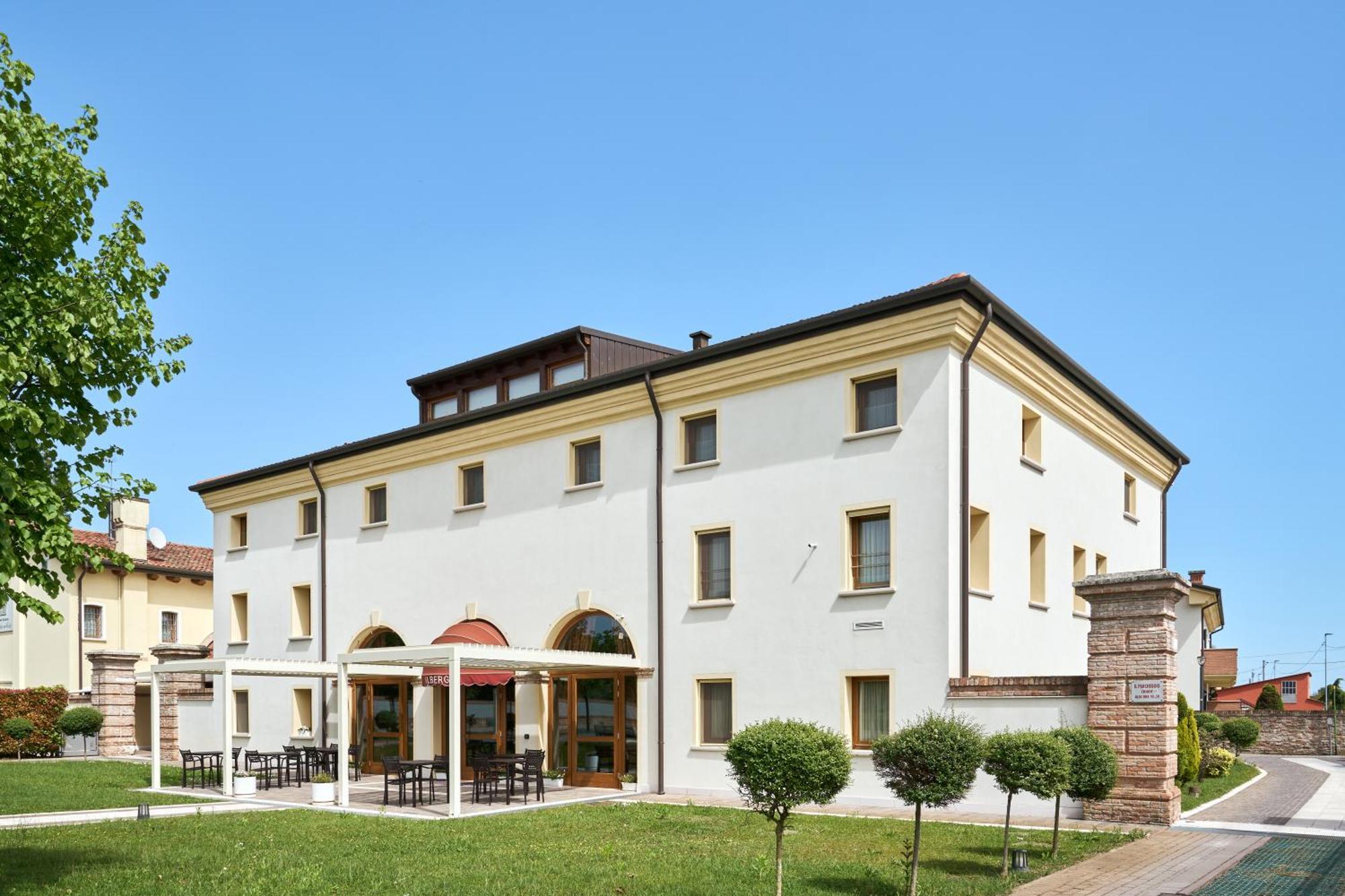 Albergo Antica Corte Marchesini Campagna Lupia Exterior foto