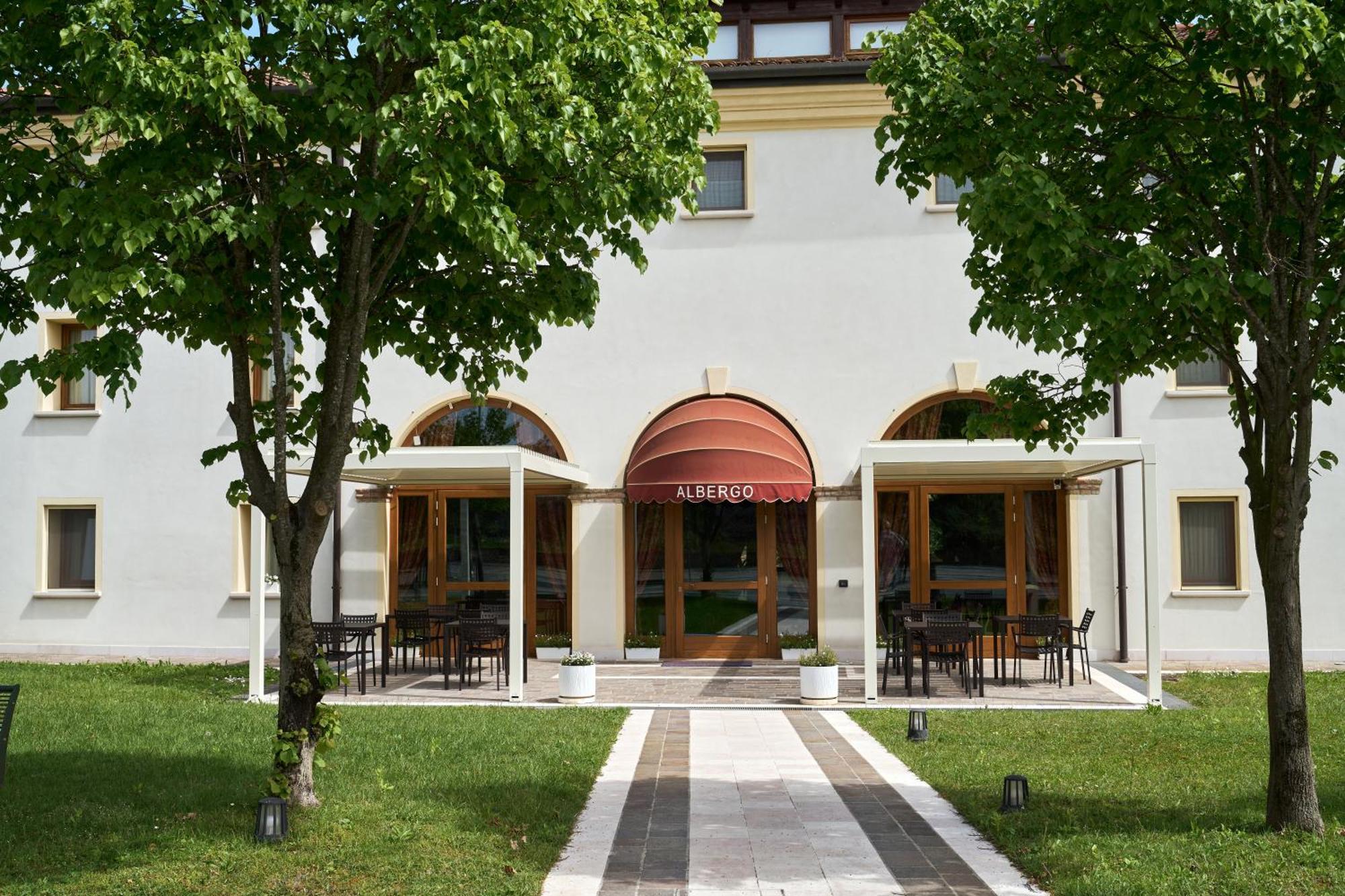 Albergo Antica Corte Marchesini Campagna Lupia Exterior foto